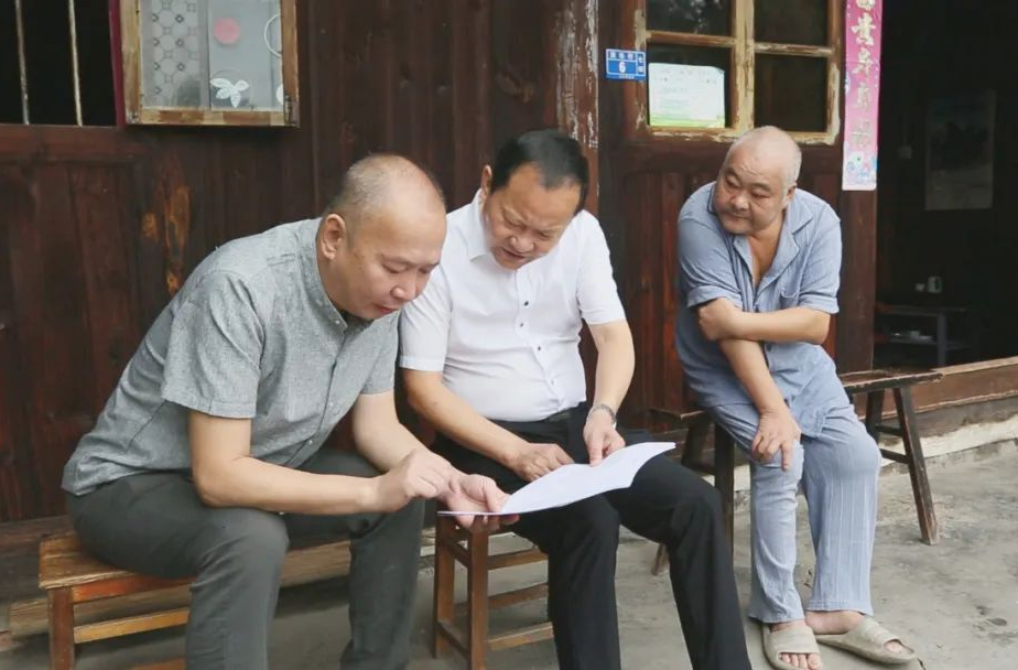 劉曉明：千方百計壯大村集體經(jīng)濟 持續(xù)推進全面脫貧與鄉(xiāng)村振興有效銜接