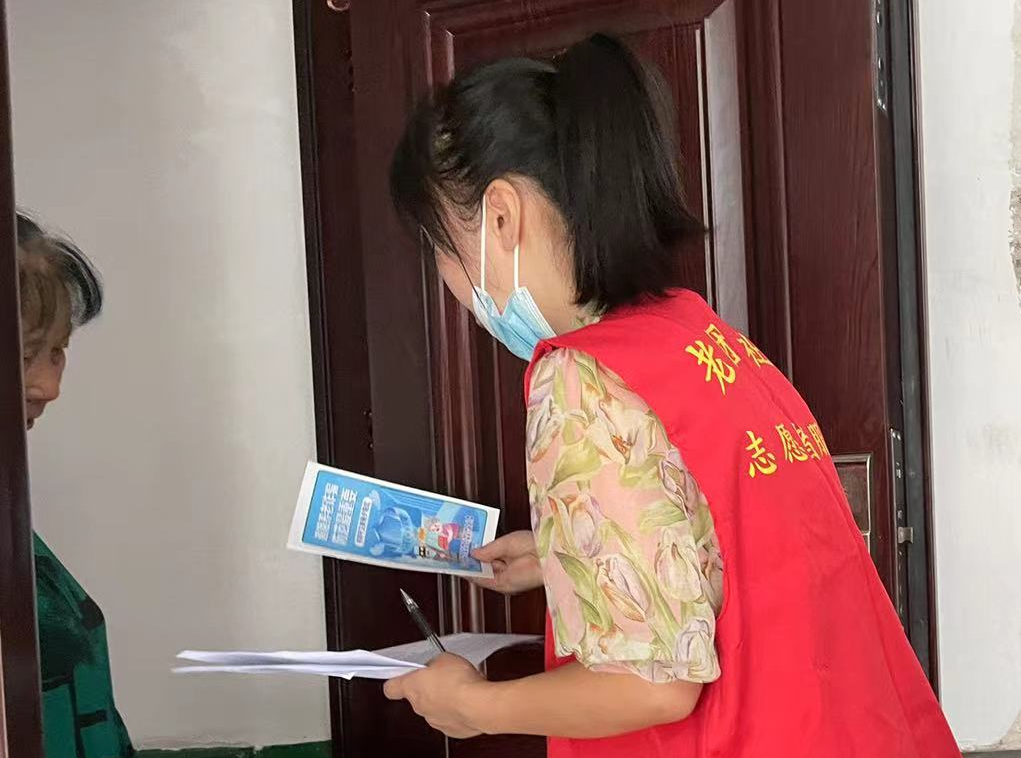 平安創(chuàng)建大走訪，我們?cè)谛袆?dòng)！