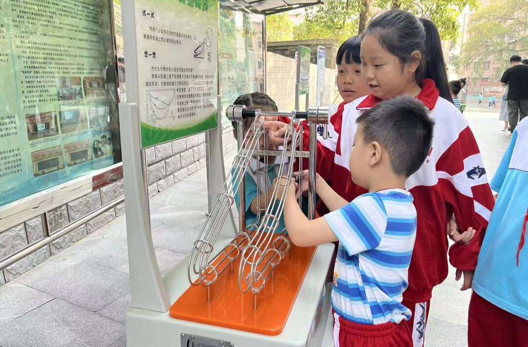 一起感受科技的魅力→