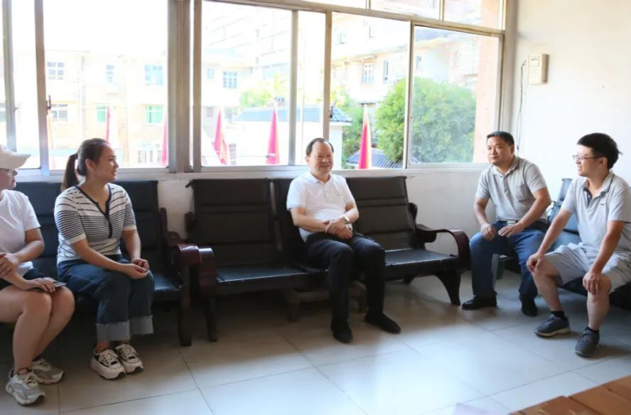 長假第一天，劉曉明“四不兩直”去了這些地方……