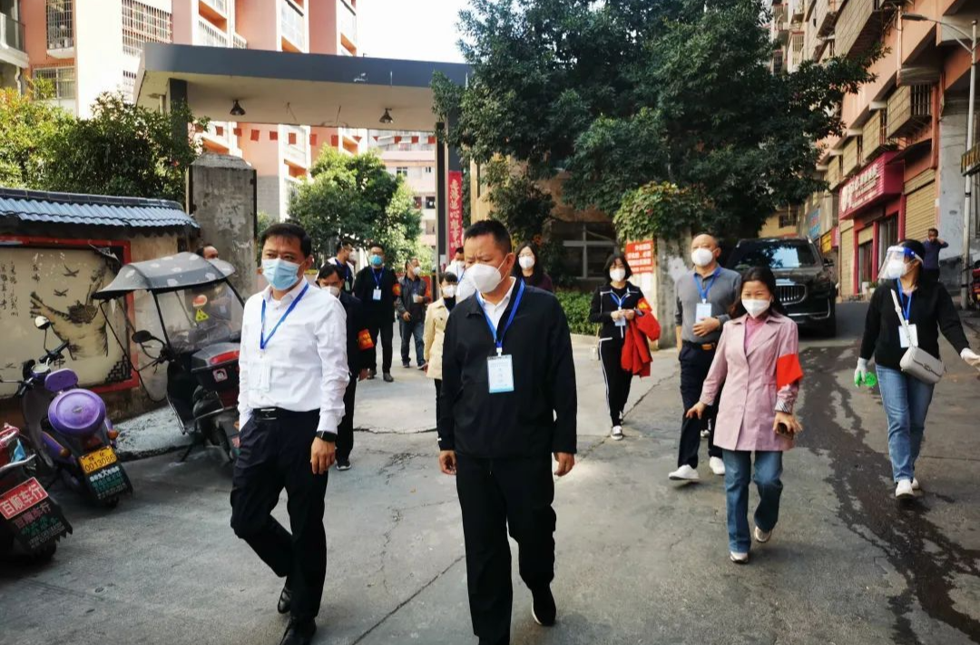 打贏疫情防控攻堅(jiān)戰(zhàn)，在家里是最好的保護(hù)，不出門就是最大的支持！