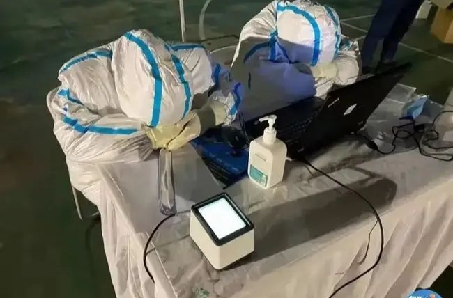 向逆行而上的“孤勇者”，敬禮！