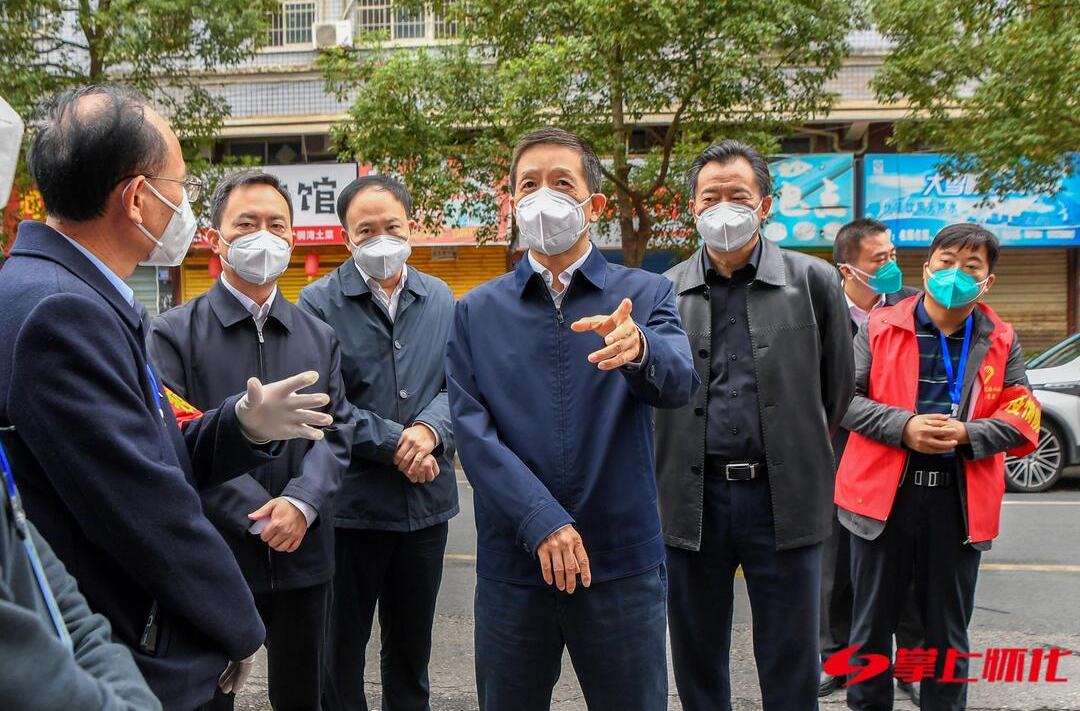 許忠建在視頻連線慰問一線醫(yī)護人員和現(xiàn)場督導疫情防控工作時強調(diào)：發(fā)揚連續(xù)作戰(zhàn)優(yōu)良作風 堅決打贏疫情防控硬仗
