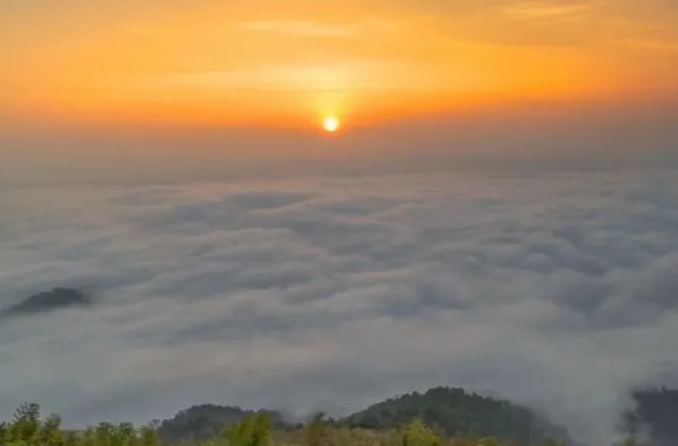 群山為島云作海，洪江嵩云山壯景美如畫(huà)！