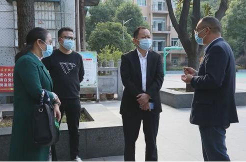劉曉明：織密筑牢疫情防控堅(jiān)固屏障 堅(jiān)決守住我區(qū)來之不易的疫情防控成果