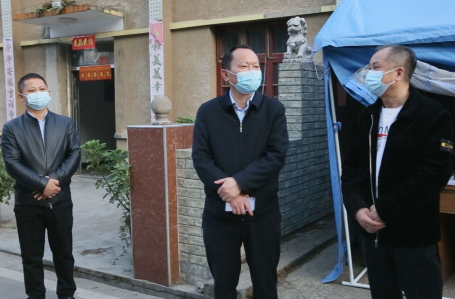 劉曉明：聚焦入城口 全面織密筑牢疫情防控堅(jiān)固屏障