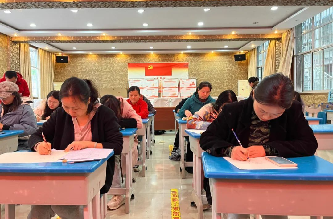 筆墨飄香滿學(xué)校 一筆一劃展精神