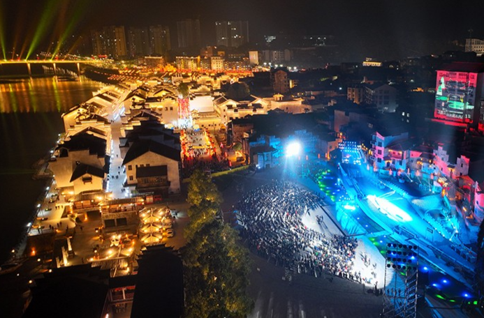 組圖丨一城霓虹滿城詩畫 這是洪江古商城的夜