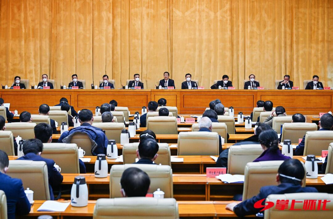 懷化市委經(jīng)濟工作會議召開 許忠建黎春秋講話
