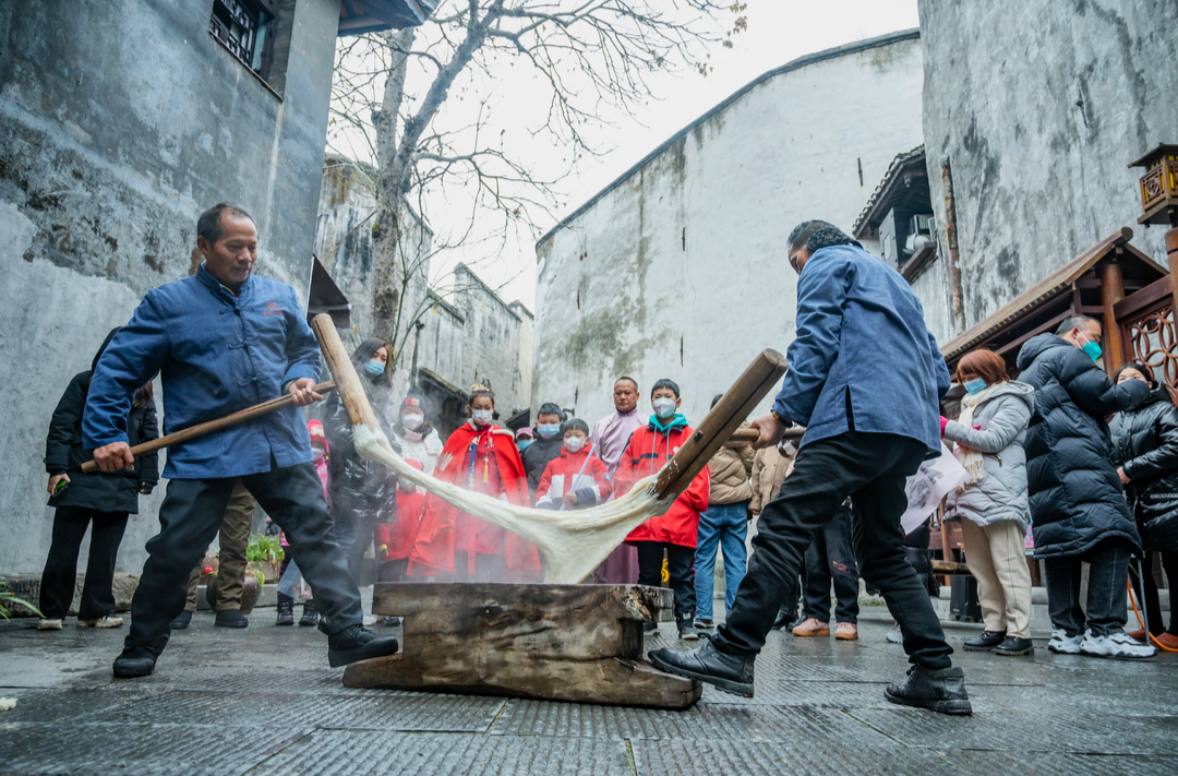 打糍粑 寫春聯(lián) 多彩活動(dòng)過小年