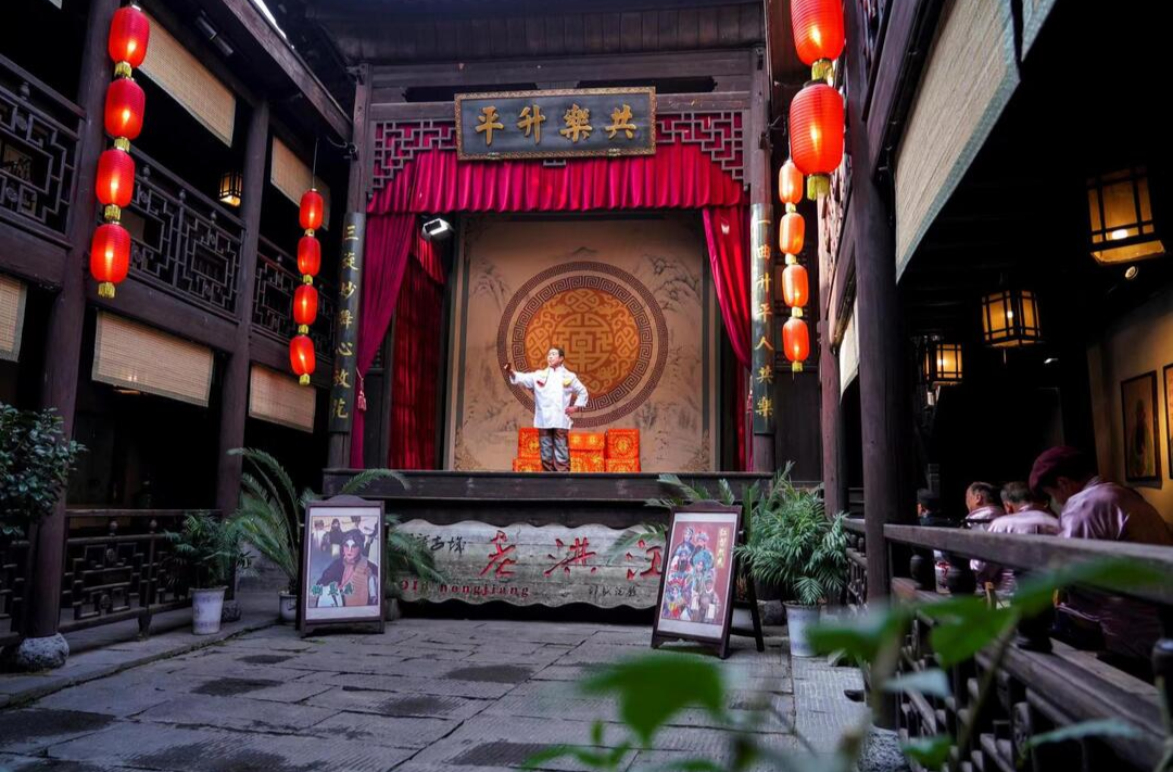 “古城戲臺”唱響“洪福洪江年”