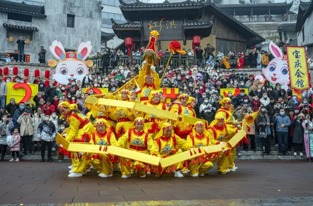祥龍歡騰過大年，洪江古商城7萬游客鬧新春