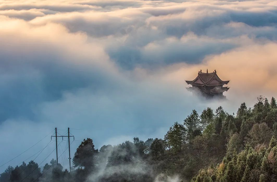 新鮮出爐，洪江今日份嵩云日出即時送達！