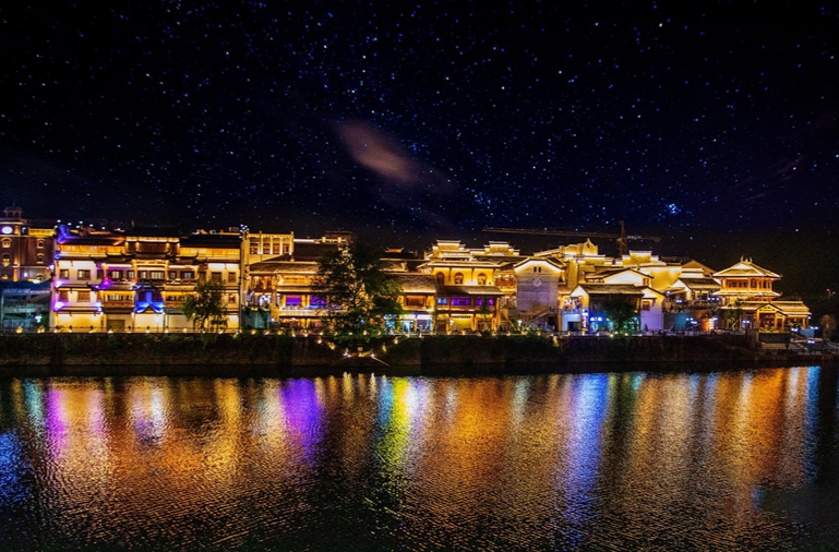 縣（市、區(qū)）委書(shū)記訪談|劉曉明：堅(jiān)持“文旅引領(lǐng) 工業(yè)驅(qū)動(dòng)” 奮力建設(shè)現(xiàn)代化新洪江區(qū)
