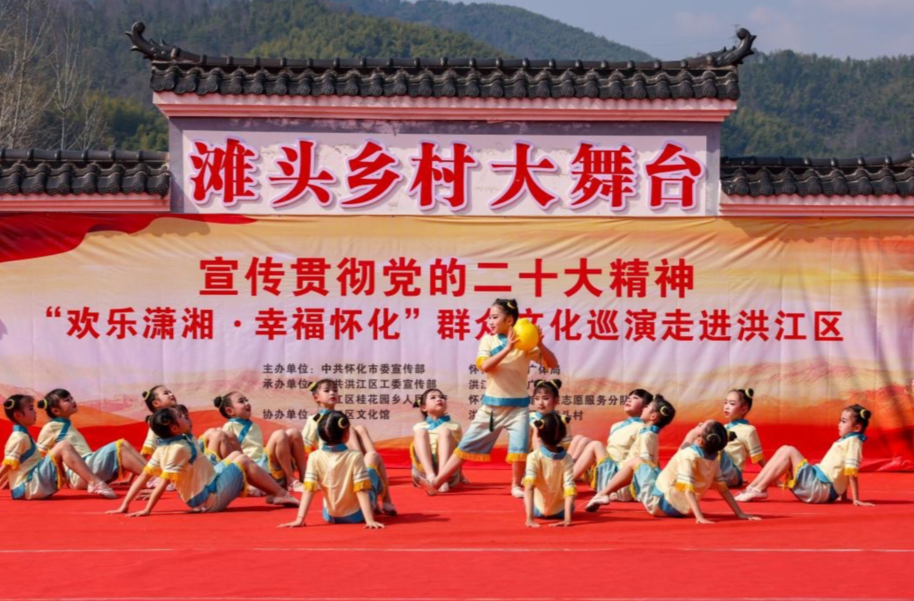 家門口看“大戲” 老百姓真高興