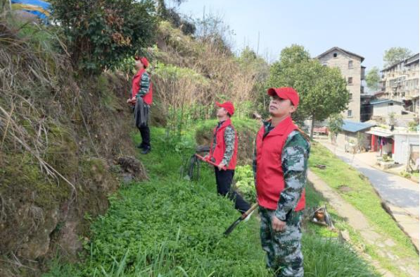 弘揚(yáng)雷鋒精神 共筑森林防火墻