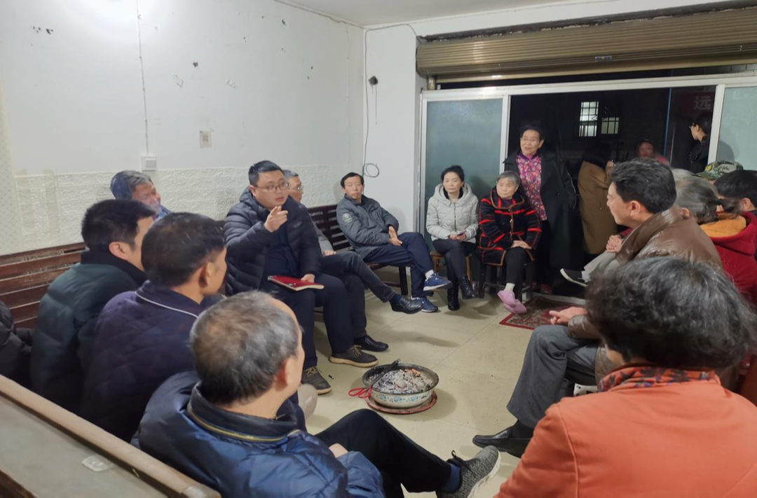 “圍爐”議事 自治合伙人出妙招