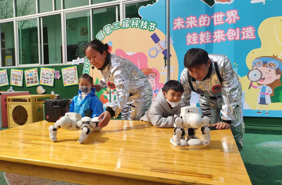 “未來的世界，娃娃來創(chuàng)造”——洪江區(qū)幼兒園第三屆科技節(jié)開幕啦！