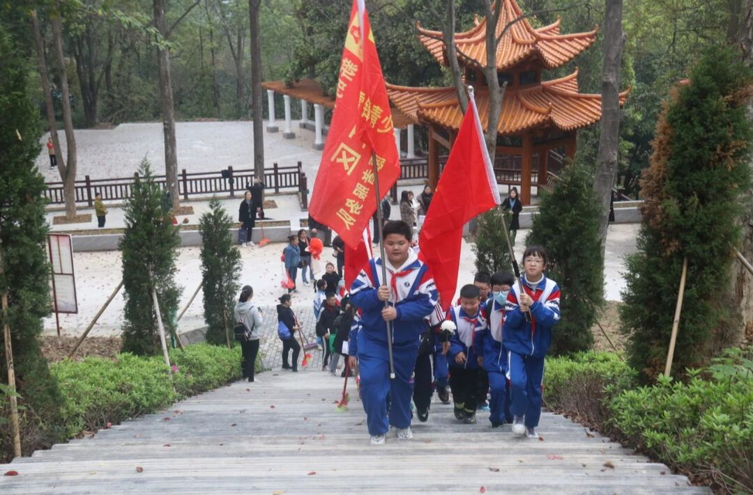清明祭英烈 接續(xù)向未來