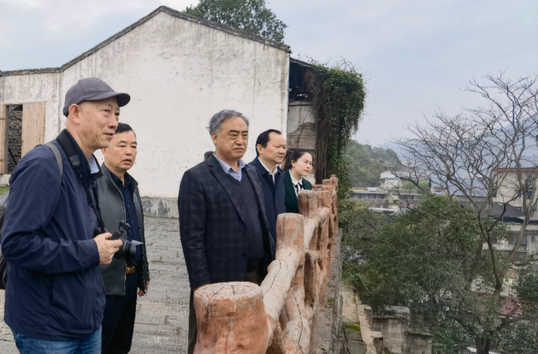 劉家明一行來(lái)洪江區(qū)指導(dǎo)創(chuàng)建國(guó)家AAAAA級(jí)旅游景區(qū)工作