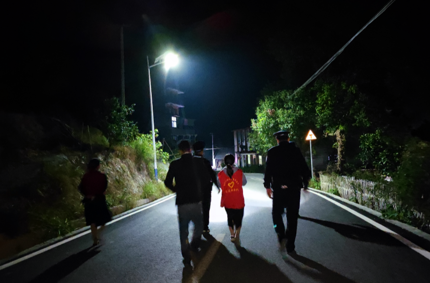 “平安夜巡” 守護萬家燈火