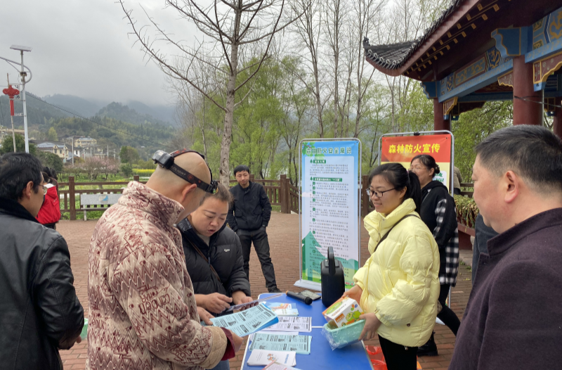 宣傳進社區(qū)，筑牢森林防滅火安全底線