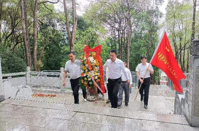 清明祭英烈，紅色代代傳