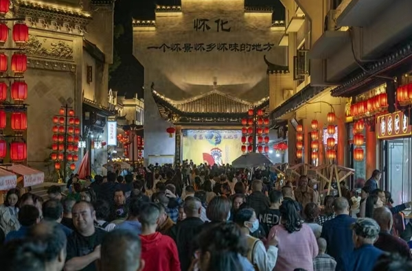洪江古商城夜游經濟精彩紛呈人氣火爆