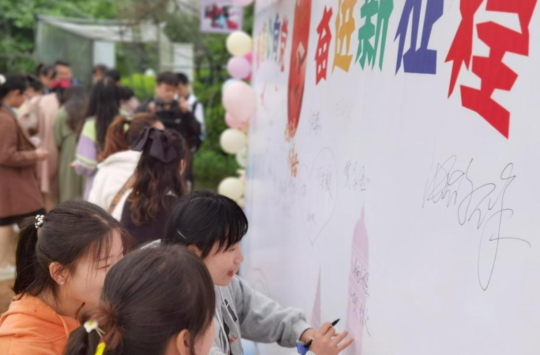 書香五四 “清廉悅讀”
