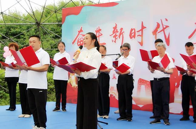 “奮進(jìn)新時(shí)代 耋心永向黨”