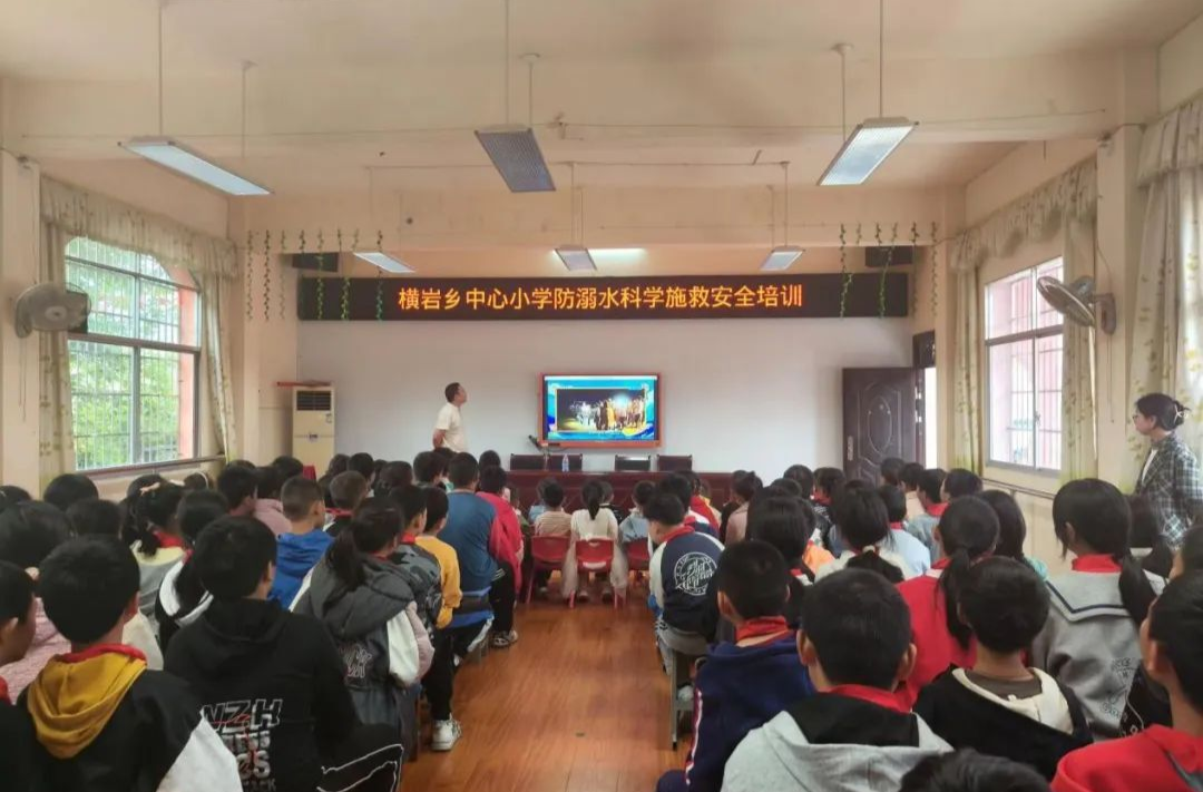 家校攜手防溺水 家訪關(guān)愛暖人心