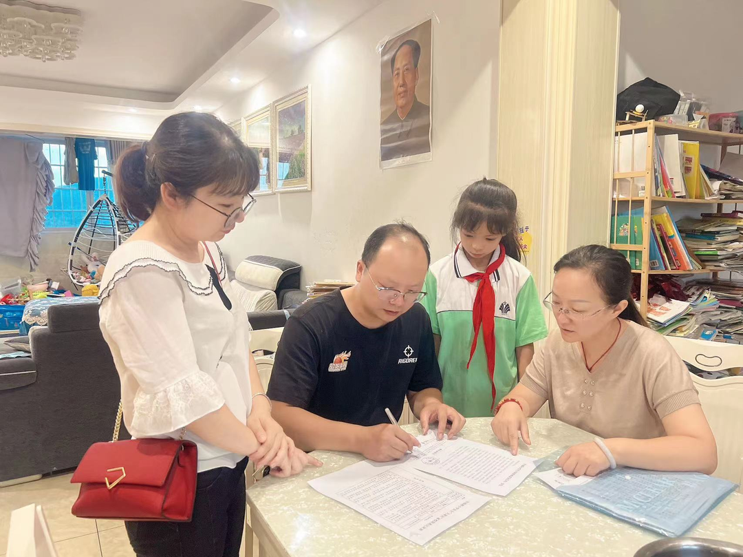 “千師訪萬家”  安全常牽掛