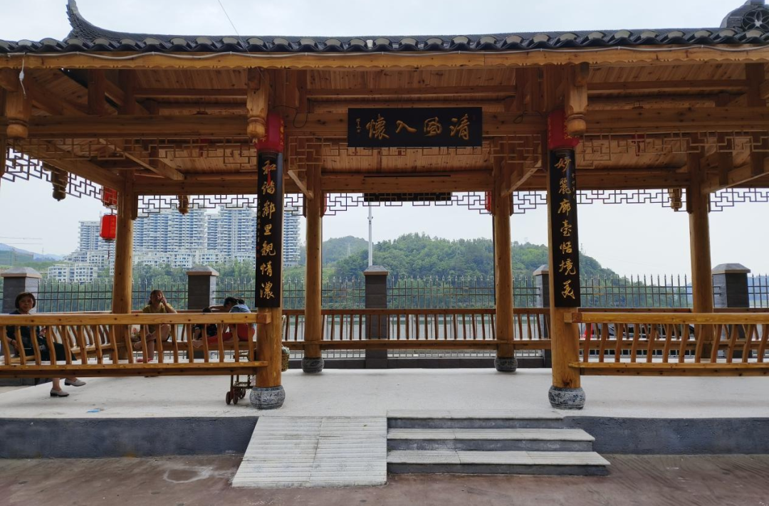 “清”風入懷，“廉”潔在心