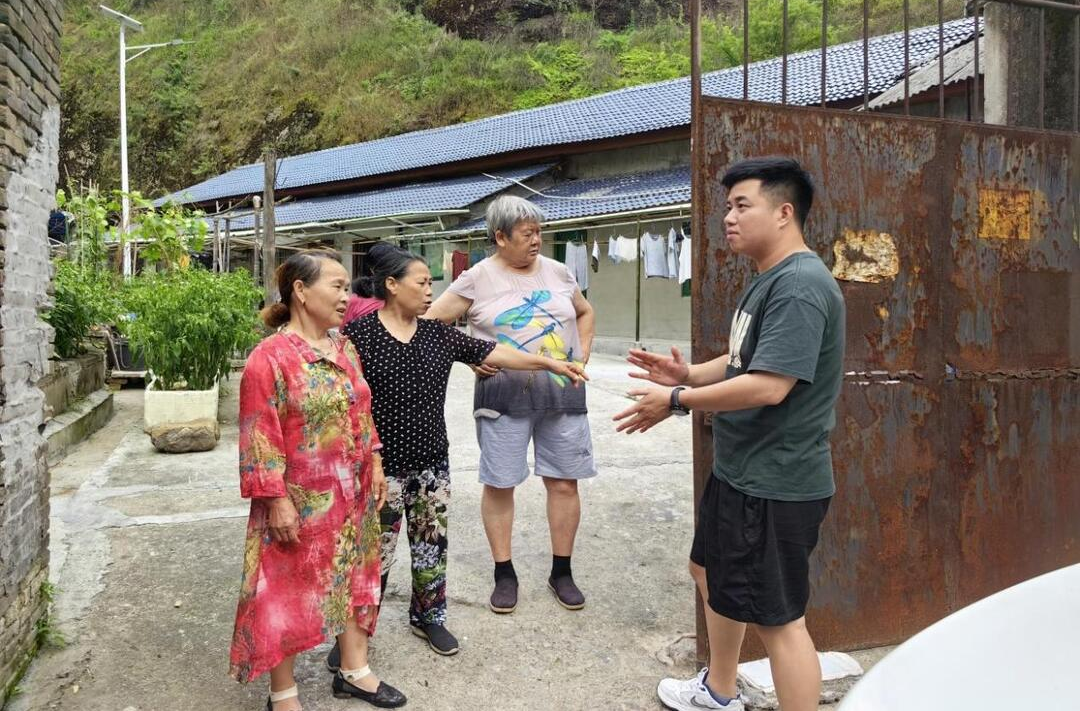 黨員活動“重實踐” 改善環(huán)境“暖民心”