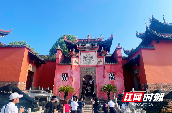 助力懷化旅游發(fā)展大會！“繼網(wǎng)開來 鏈動懷化”網(wǎng)絡(luò)文化主題活動走進沅陵