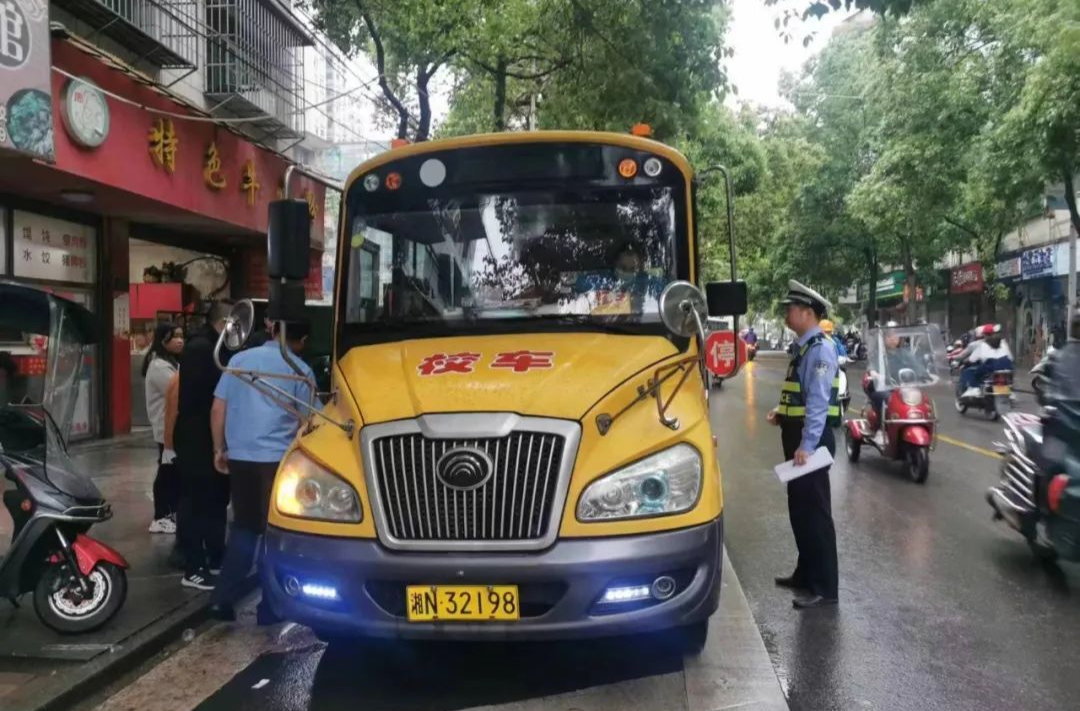 護(hù)航開(kāi)學(xué)季 校車安全“大體檢”