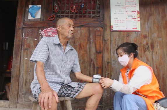 洪江區(qū)：適老化改造讓老人出行不再“磕磕碰碰” 洪福洪江