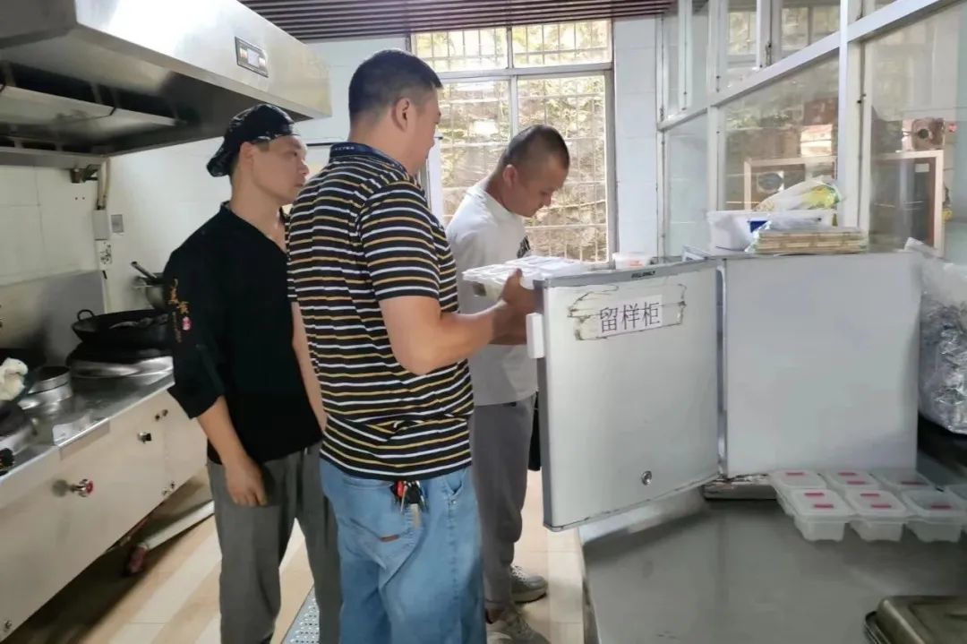 洪江區(qū)開展養(yǎng)老機(jī)構(gòu)聯(lián)合執(zhí)法檢查
