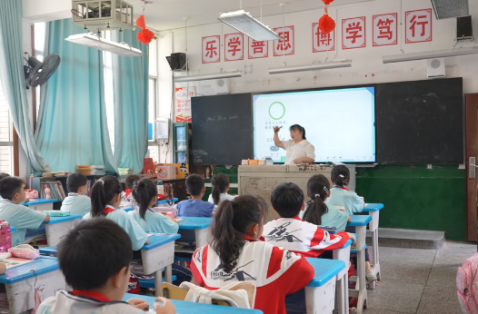 賀婧：安其學(xué)而親其師樂(lè)其友而信其道