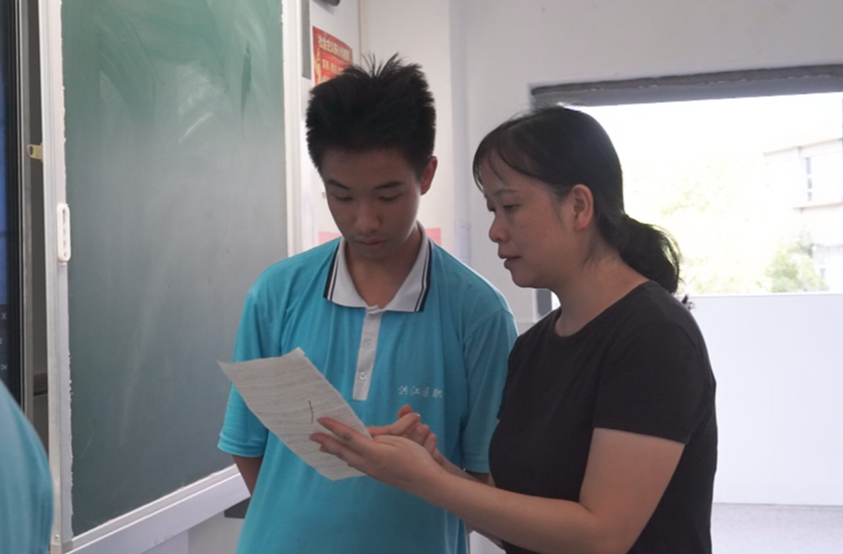 楊玉華：把愛(ài)的陽(yáng)光灑向每一個(gè)角落