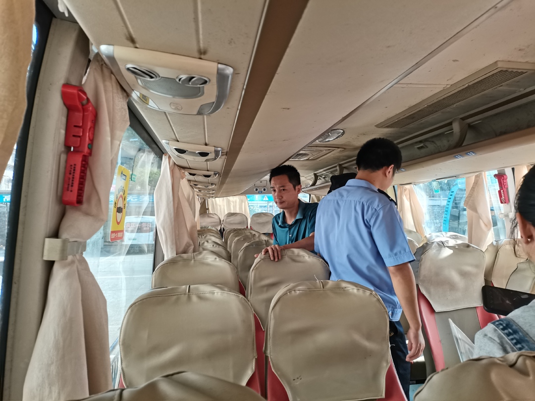 筑牢安全防線！區(qū)道路運(yùn)輸服務(wù)中心開展中秋、國慶節(jié)前安全生產(chǎn)專項(xiàng)大檢查