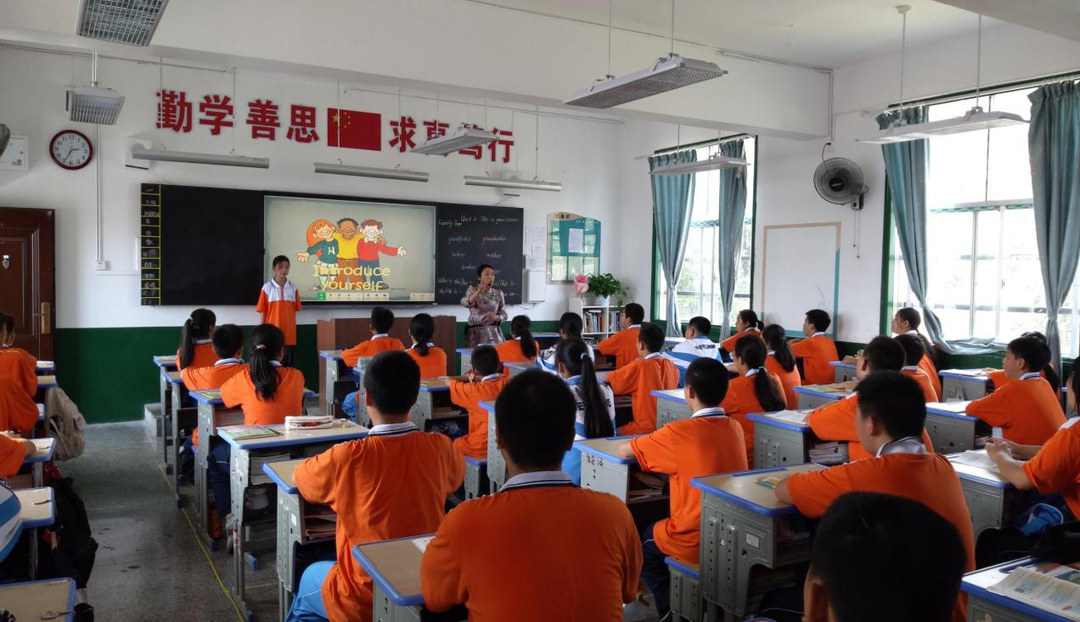 課堂教學(xué)展風(fēng)采  教學(xué)比武促提升