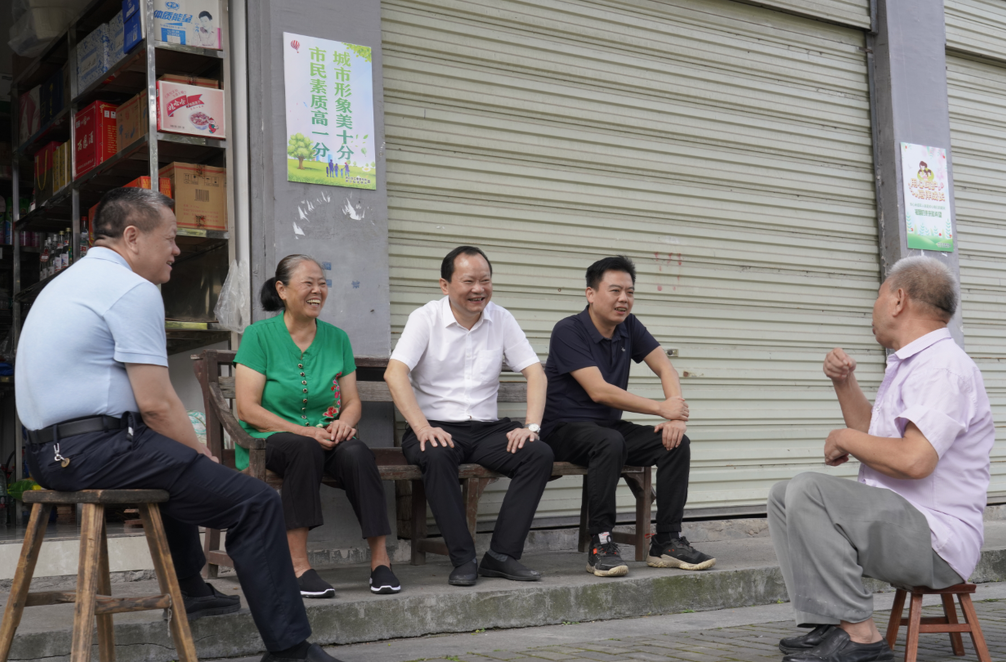 長假第一天，劉曉明“四不兩直”去了這些地方……