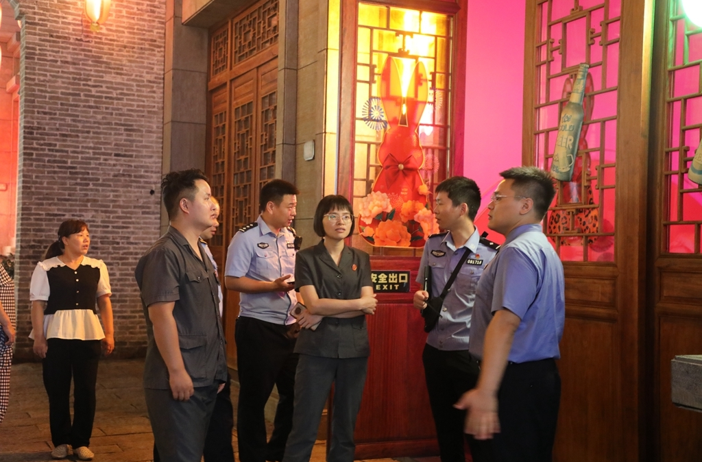 “夜訪”娛樂場所 筑牢未成年人保護網(wǎng)
