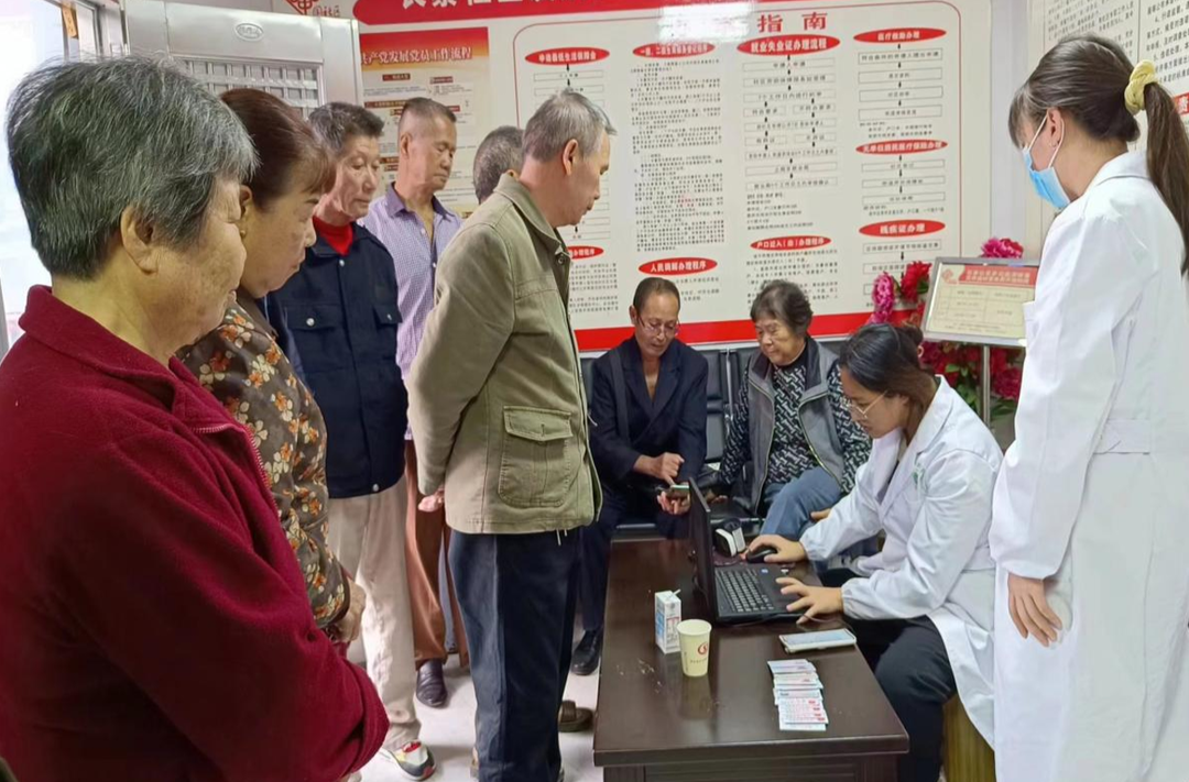 情暖重陽(yáng)節(jié) 義診送健康