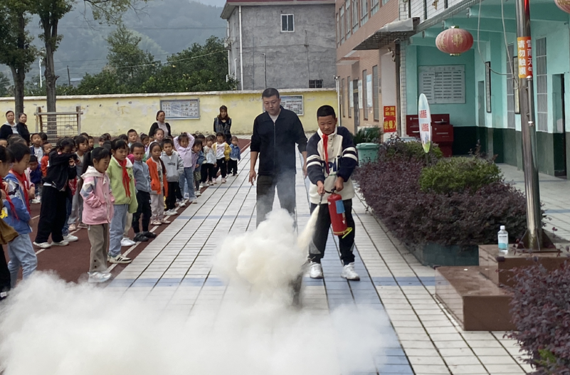 扎實(shí)推進(jìn)“五進(jìn)”工作，同鑄鄉(xiāng)村消防“安全盾”