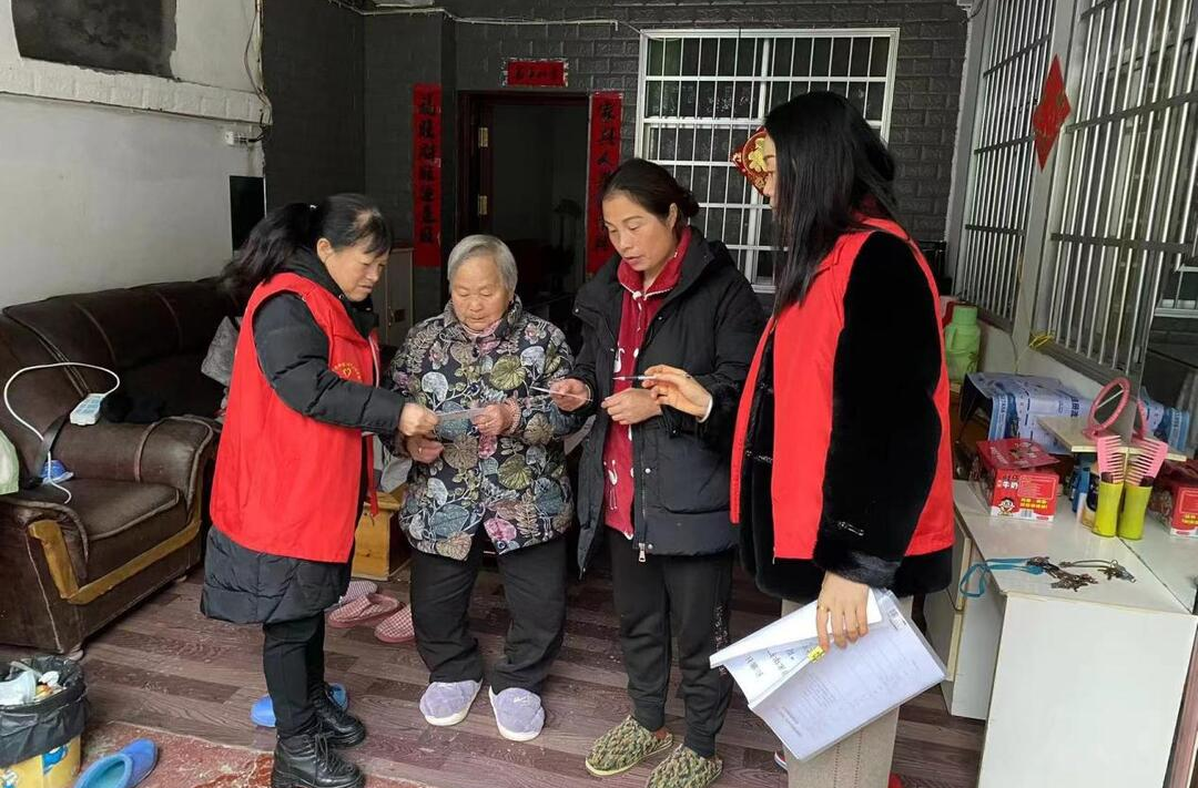 小小便民聯(lián)系卡，架起民情“連心橋”