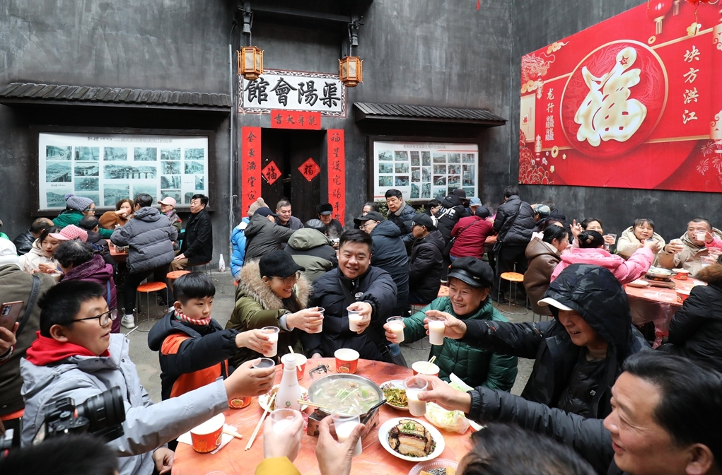 湖南洪江古商城老街福宴，農(nóng)歷小年的歡樂時光