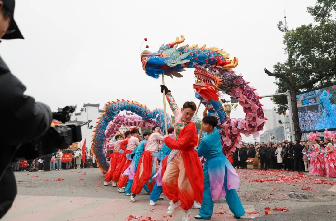 摸龙头，拱龙身，小城年味浓——洪江区龙腾古城活动见闻