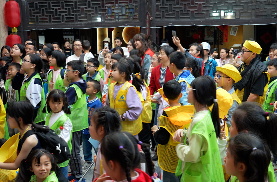 洪江古商城：“五一”假期特色旅游人氣旺